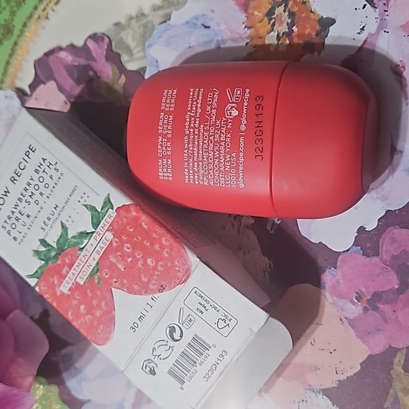 No longer avail Glow Recipe Strawberry BHA Pore-Smooth Blur Drops Serum 1 fl oz - Picture 16 of 16